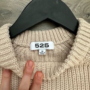 525 Boutique Tan Beige Crewneck Knit Sweater Size Medium